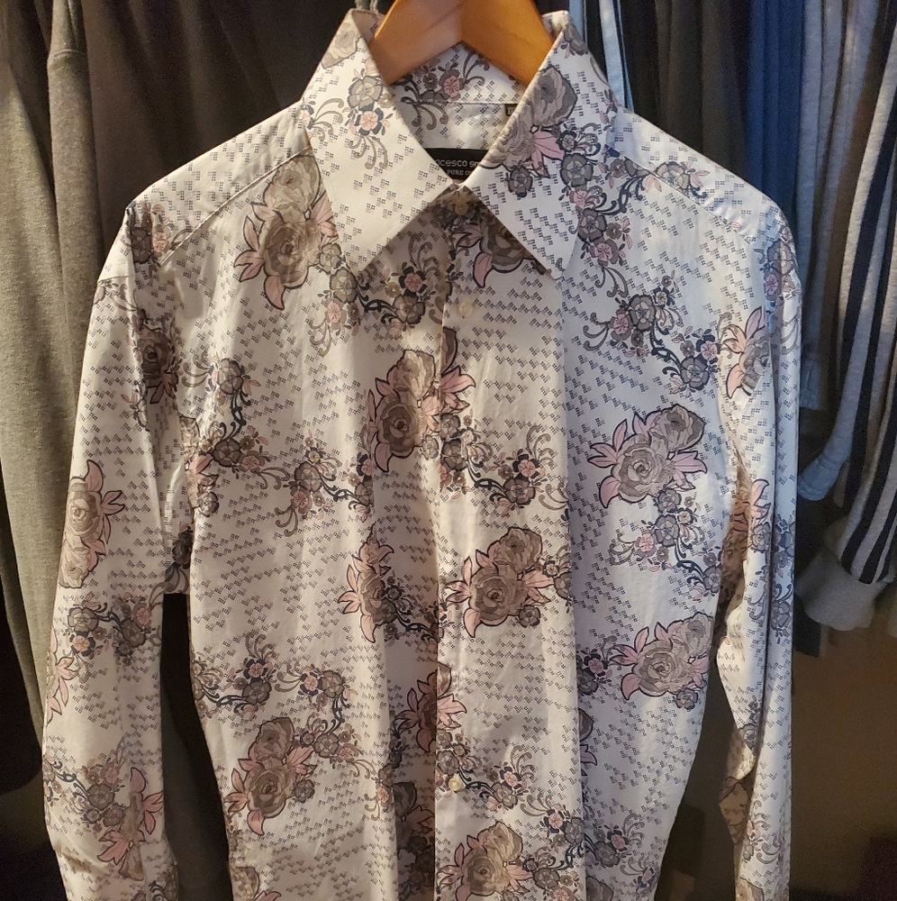 Dress shirt francessco smalta uses cufflinks